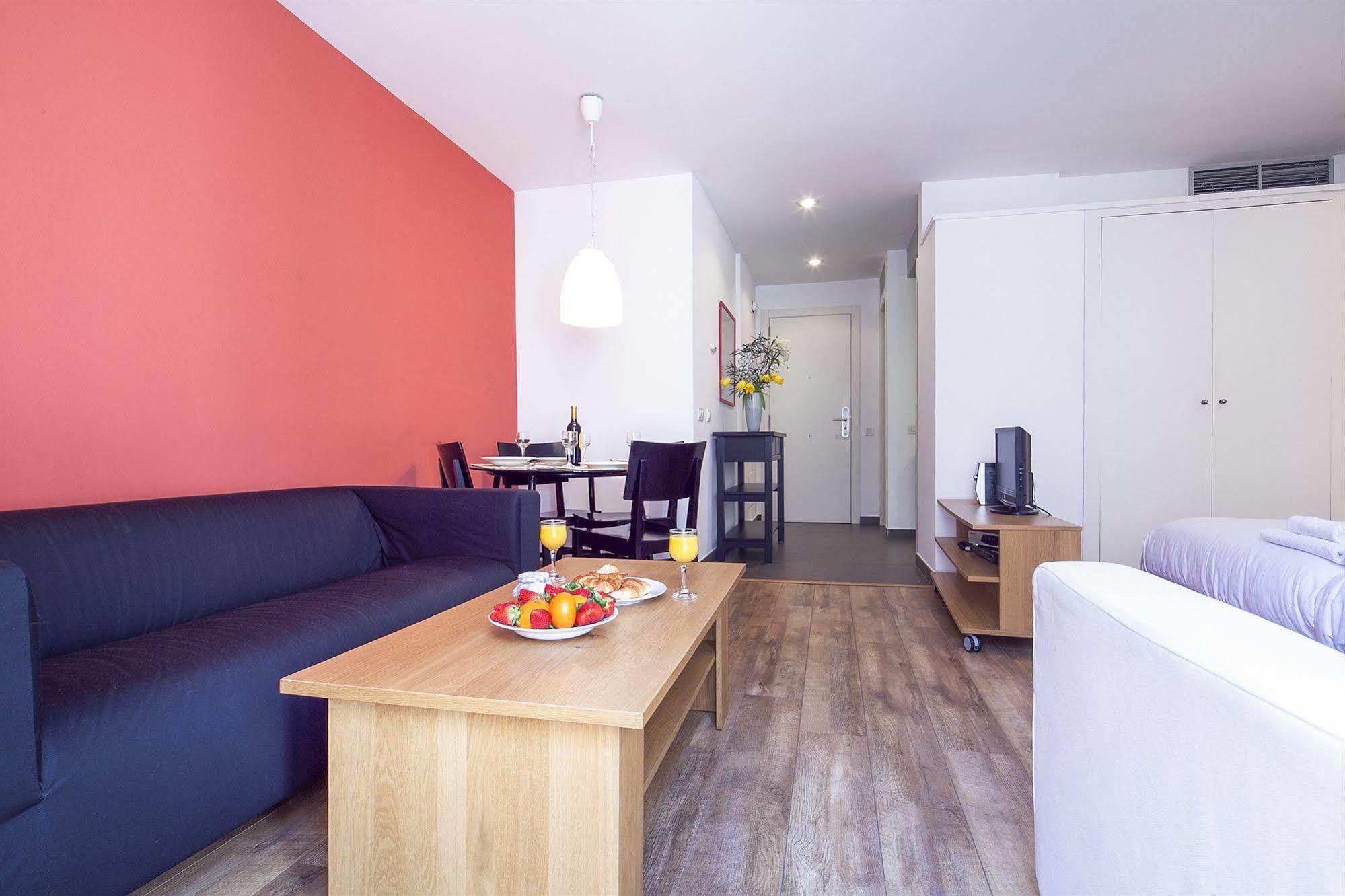 Inside Barcelona Apartments Sants Luaran gambar